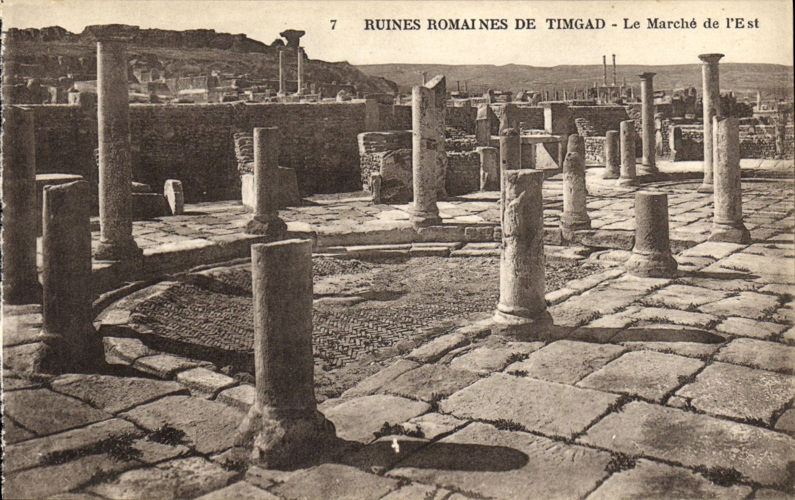 CPA Ruines Romaines De Timgad Le marche de l Est