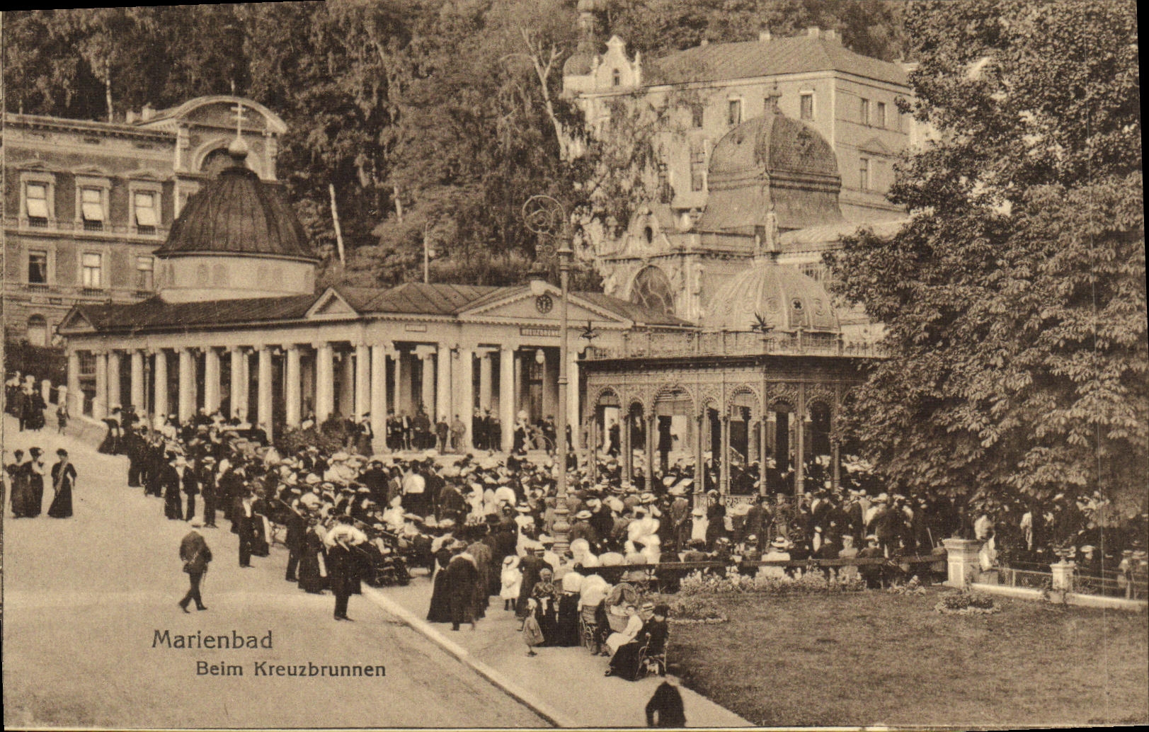 CPA Marienbad Bein Kreuzbrunnen
