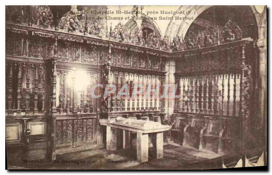 CPA Saint chapelle st Herbot pres Huelgoat Cloitre du choeur et tombeau Saint Herbot