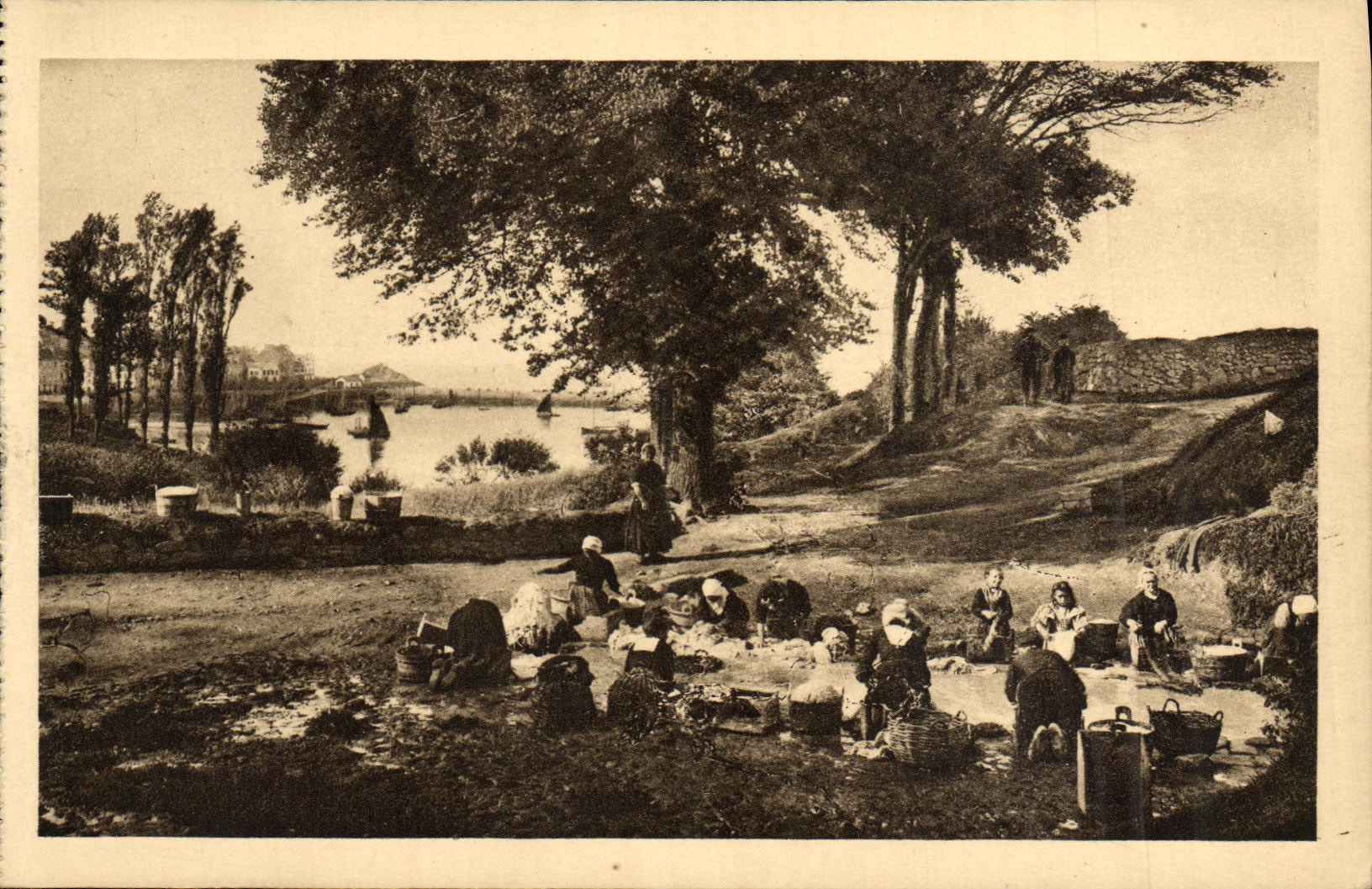 CPA Douarnenez Lavoir breton aux Plomarc hs
