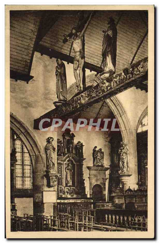 CPA Lampaul Finistere La Grande Poutre sculptee Le crucifix entre les statues de la vierge et de Saint Jean