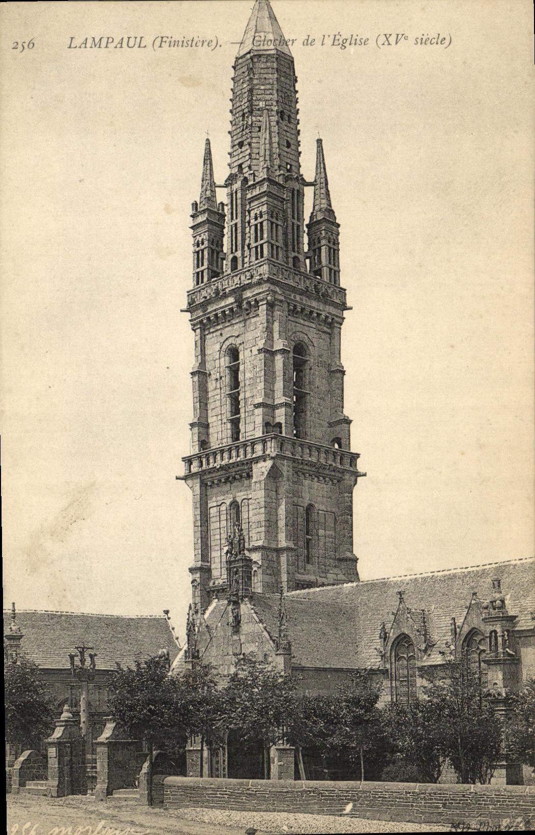 CPA Lampaul Finistere Clocher de l eglise