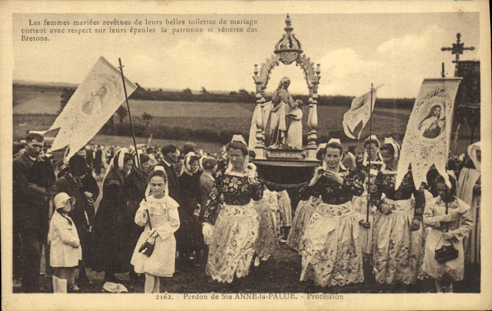 CPA Pardon de Sainte Anne la Palue Procession Folklore