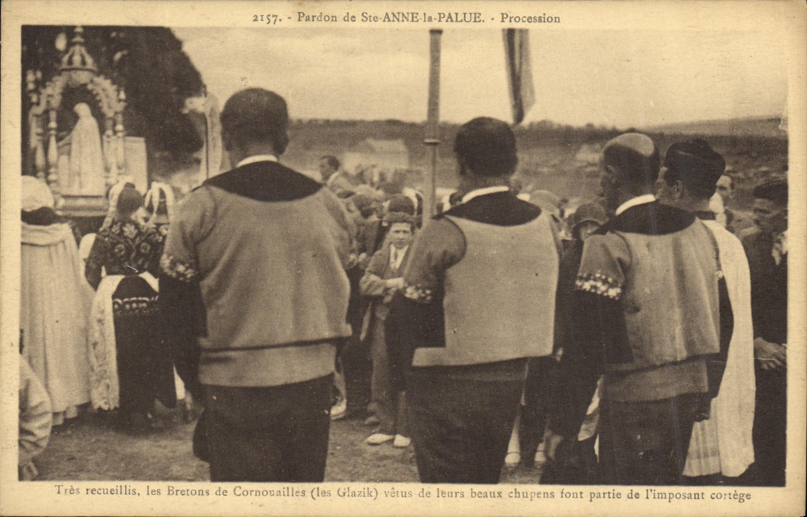 CPA Pardon de Sainte Anne la Palue Les bretons de Cornouaille Folklore