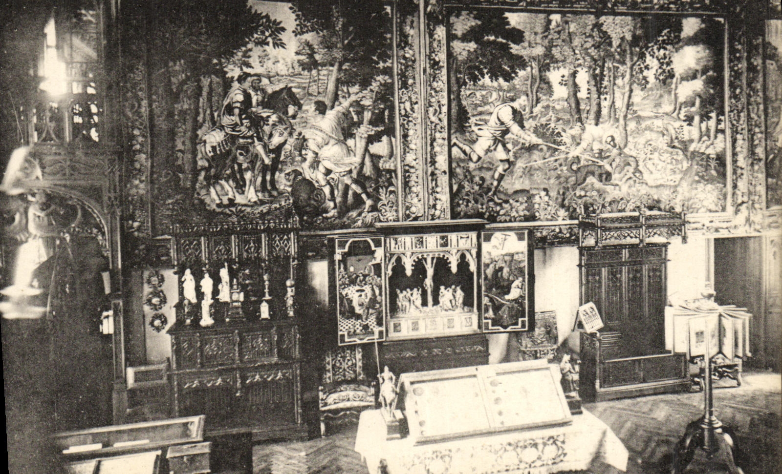 Château de KÉRIOLET — Salle des Gardes — Les Tapisseries
