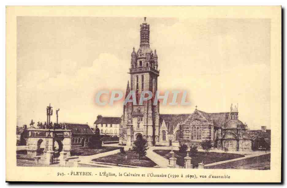 CPA Pleyben L Eglise Le Cavaire et l ossuaire Vue d ensemble