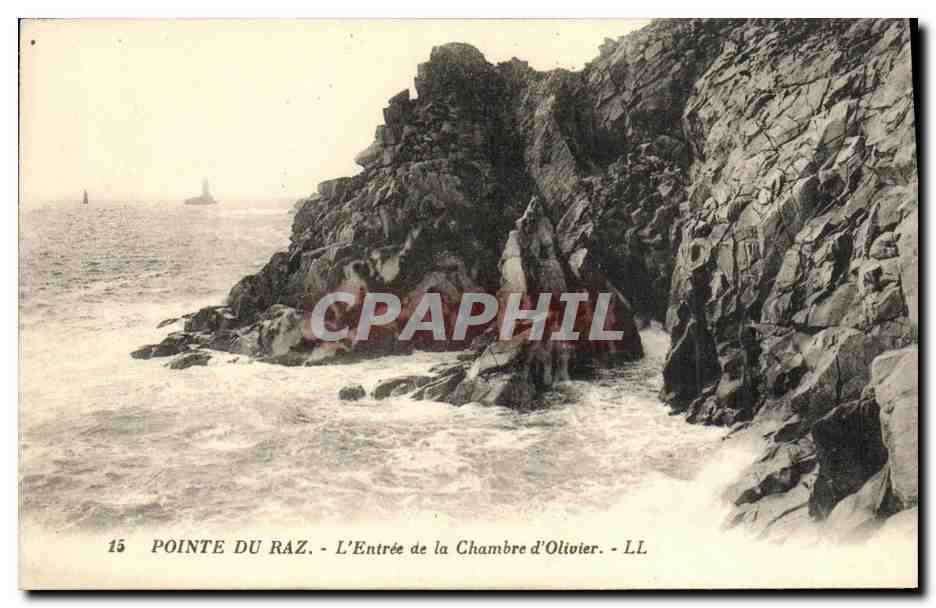 CPA La Pointe du raz L Entree de la chambre d Olivier