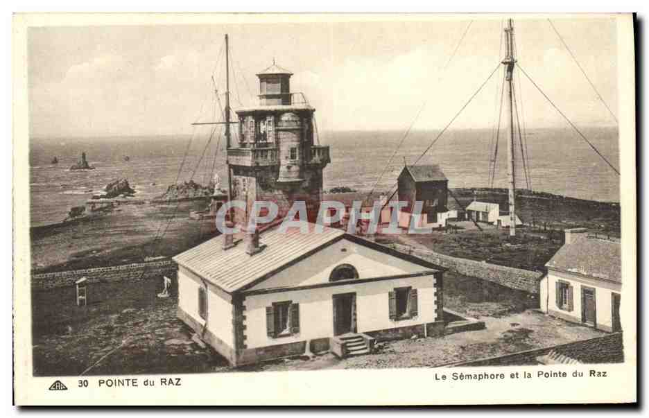 CPA La Pointe Du Raz Le semaphore et la pointe du Raz