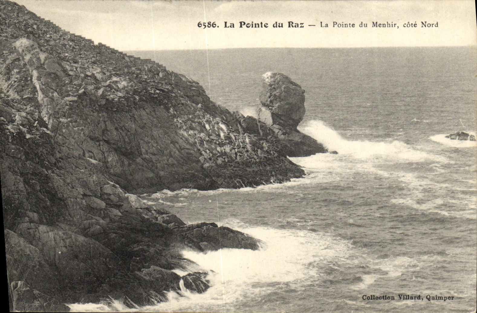 CPA La Pointe du Raz La Pointe du menhir cote nord