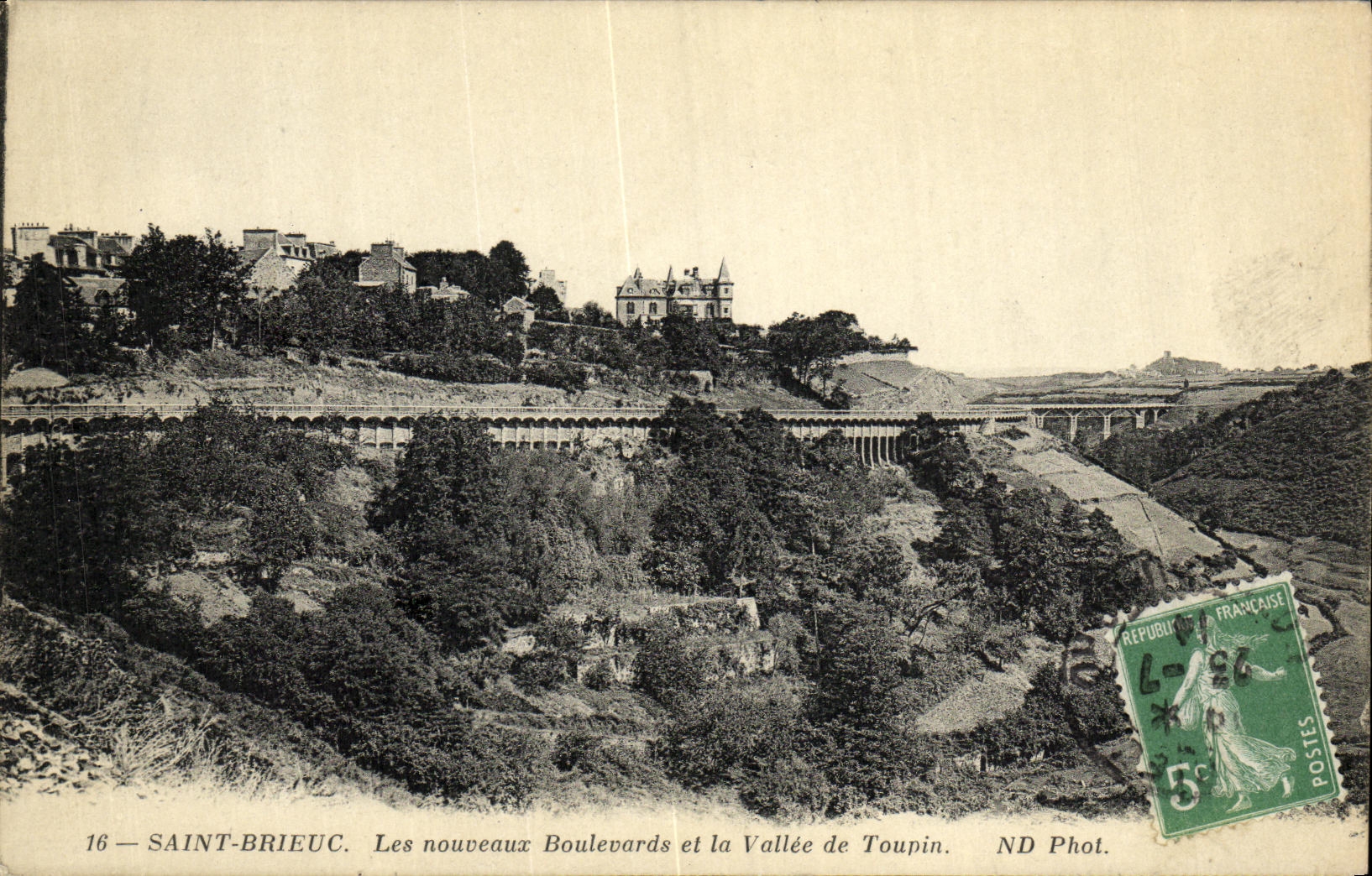 CPA Saint Brieuc Les Nouveaux boulevards et la vallee de Toupin
