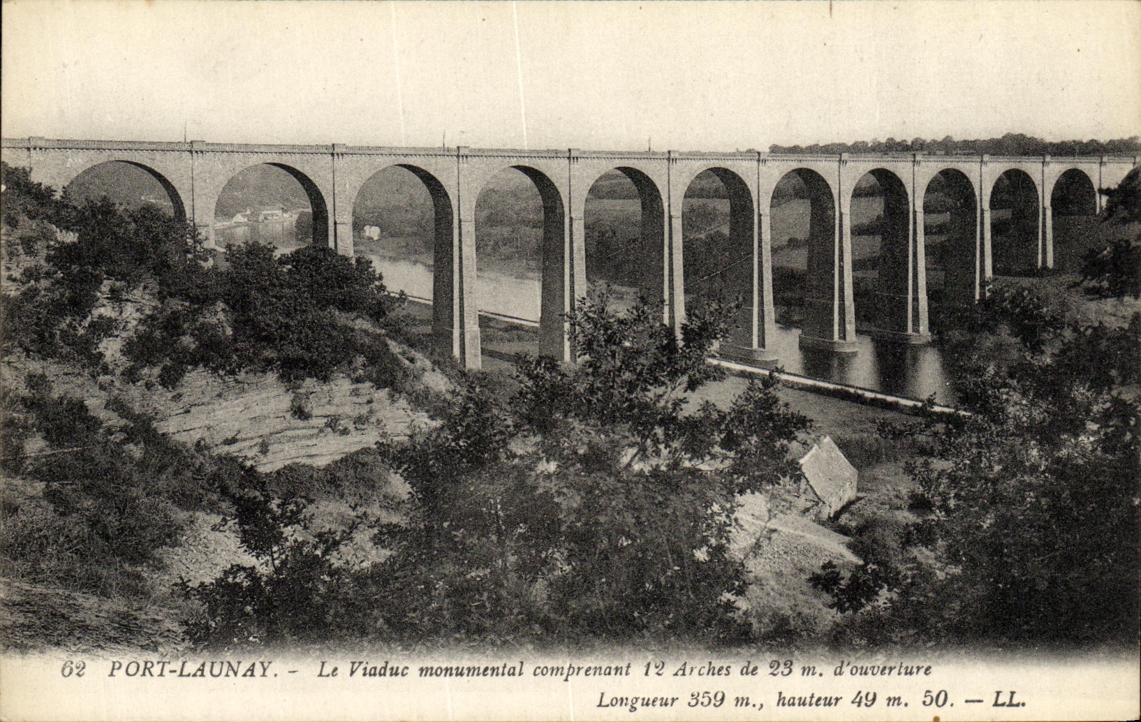 Port-Launay — Le Viaduc monumental comprenant 12 Arches de 23 m. d'ouverture — LL.