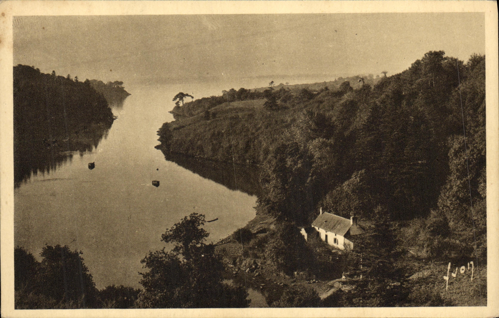 CPA La Foret Fouesnant Environs de la Plage de Kerleven L anse de St Laurent a maree haute