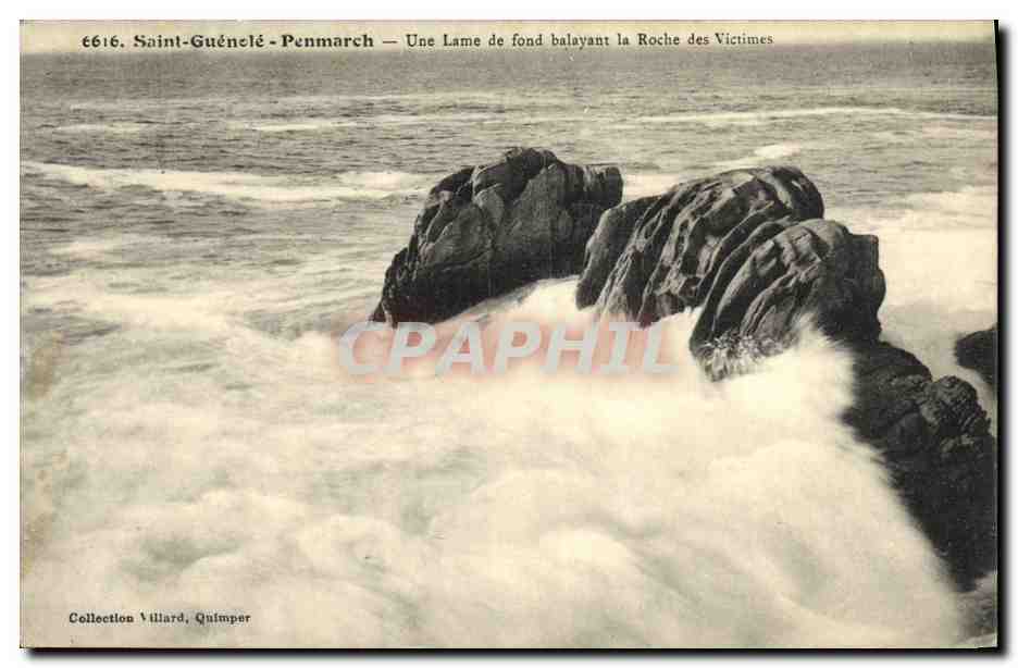 CPA Saint Guenole Permarch Une Lame de found balayant la roche des Victimes