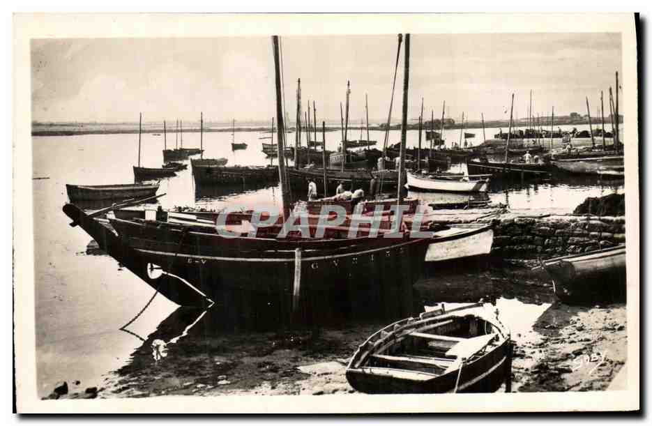 CPA Saint Guenole Penmarc h Le Port Bateaux