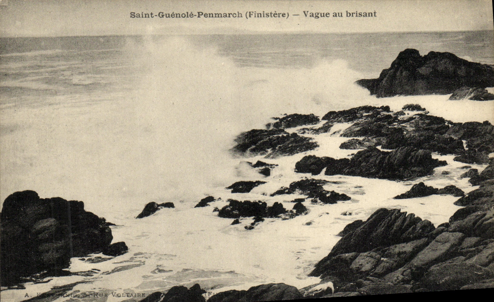 CPA Saint Guenole Penmarch Vague au brisant