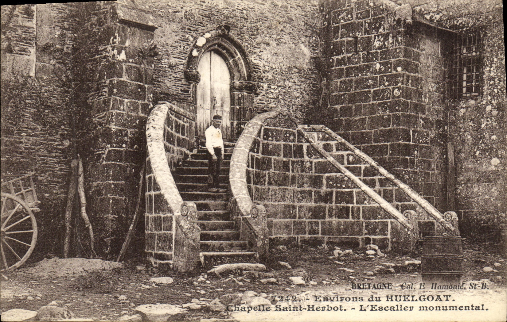CPA Environs du Huelgoat Chapelle Saint Herbot L Escalier monumental 