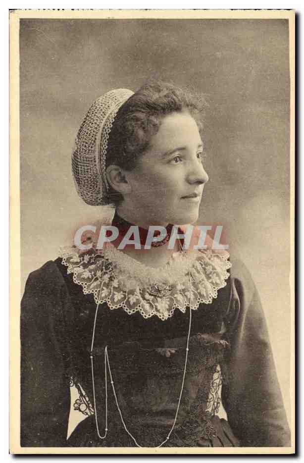CPA Costume de Huelgoat et Carhaix Etude de la coiffe Folklore Costume