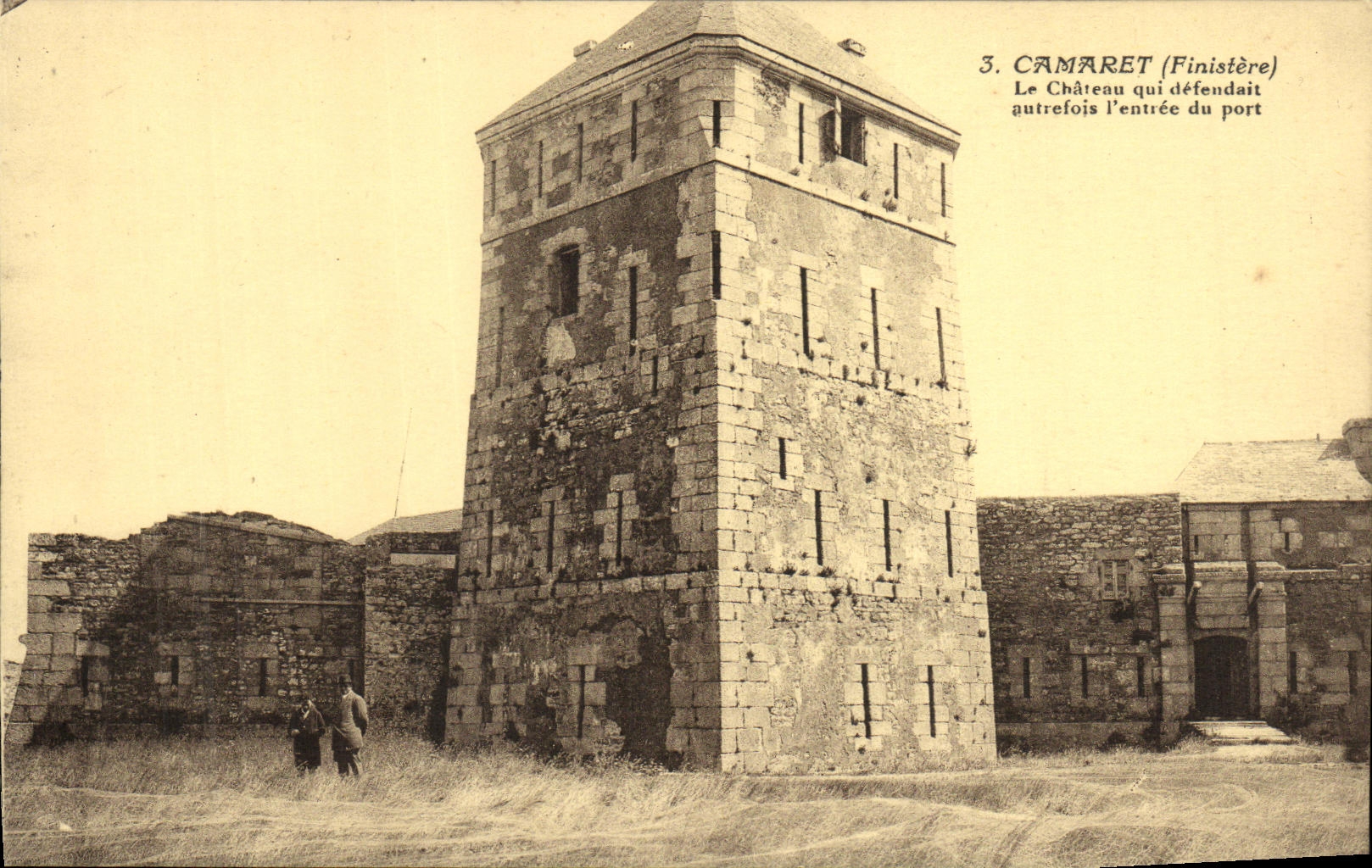 CPA Camaret Le Chateau Qui defendait autrefois l entree du port 