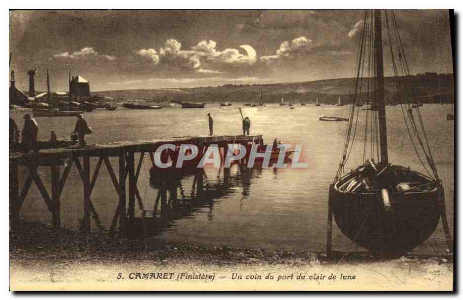 CPA Camaret Un Coin Port du Clair de Lune Bateau