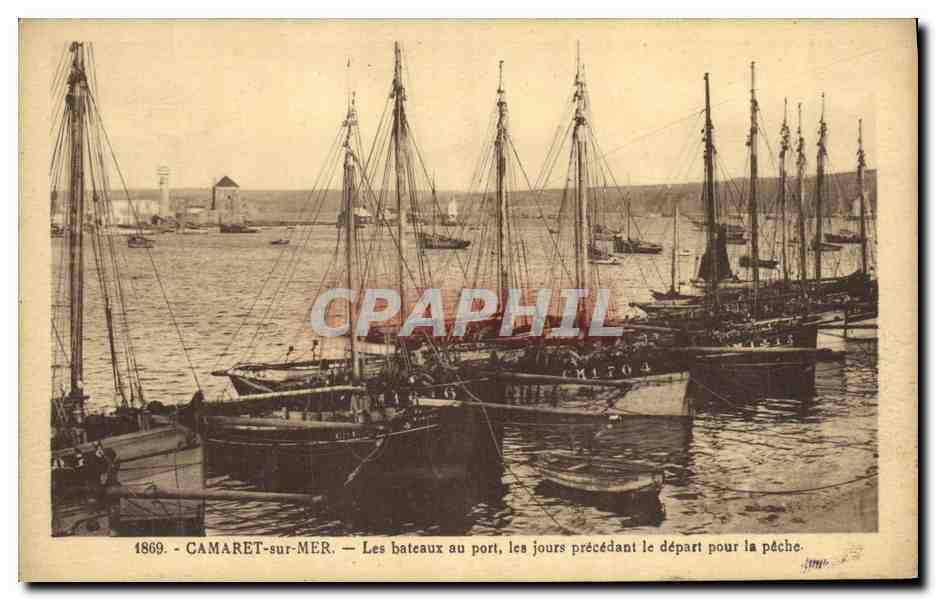 CPA Camaret sur Mer Les Bateaux au Port les Jours precedant le depart pour la peche 