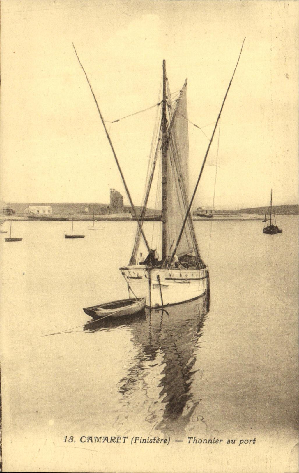 CPA Camaret Thonnier au Port Bateau