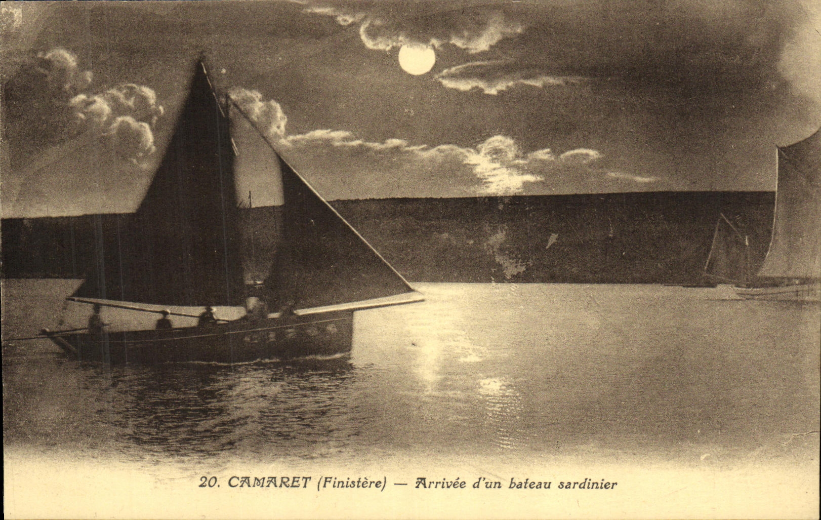 CPA Camaret Arrivee d un bateau Sardinier
