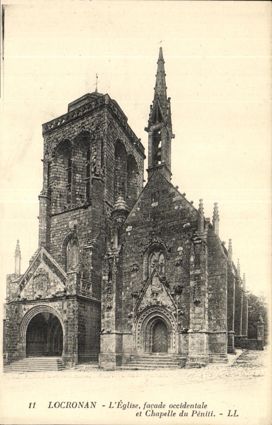 CPA Locronan L Eglise Facade Occidentale et Chapelle du Peniti