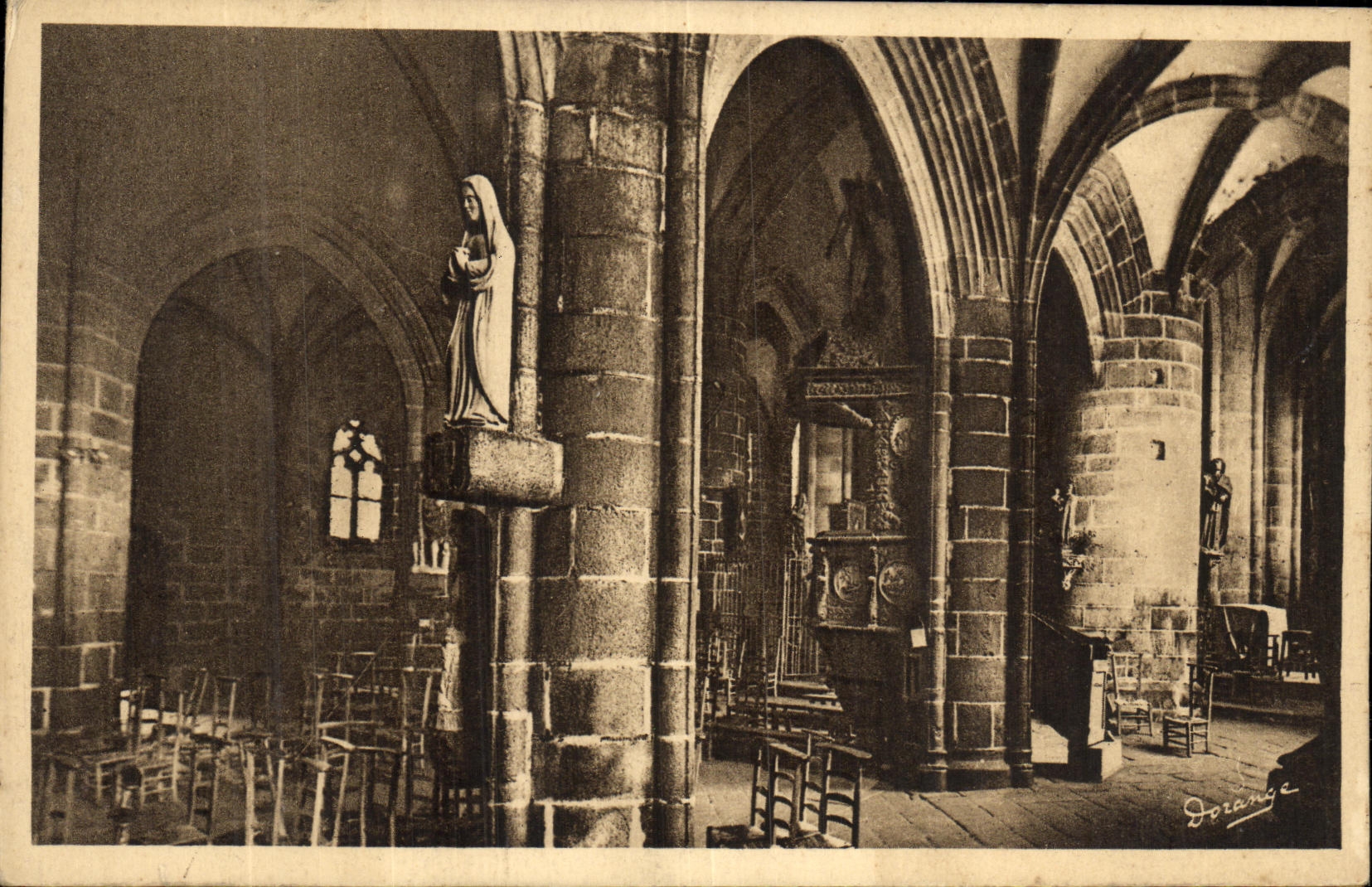 CPA Locronan Interieur de L Eglise Bas cote