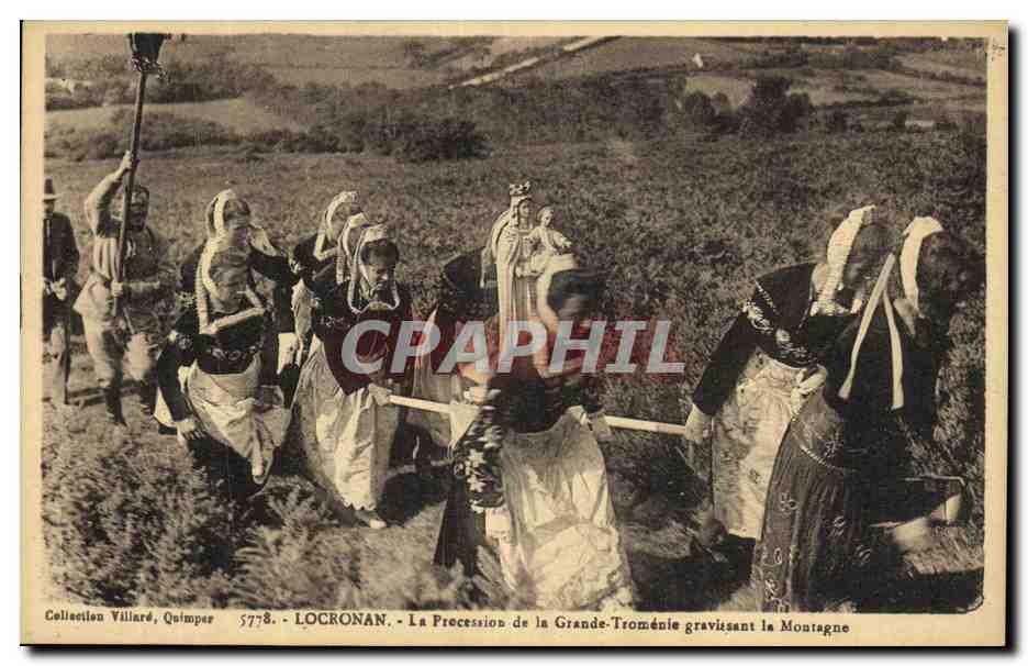CPA Locronan Pardon de la Grande Tromenie La procession de la grand Tromenie Folklore Costume