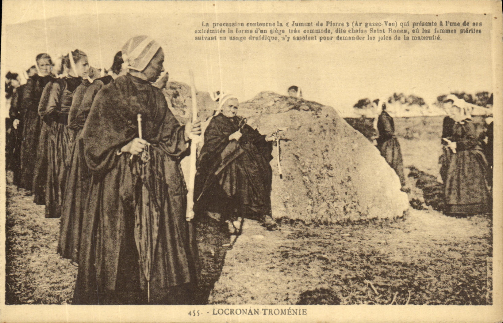 CPA Locronan Tromenie la procession Folklore Costume