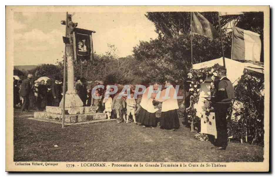 CPA Locronan Procession de la Pardon de la Tromenie a la croix d eSt Theleau Folklore Costume