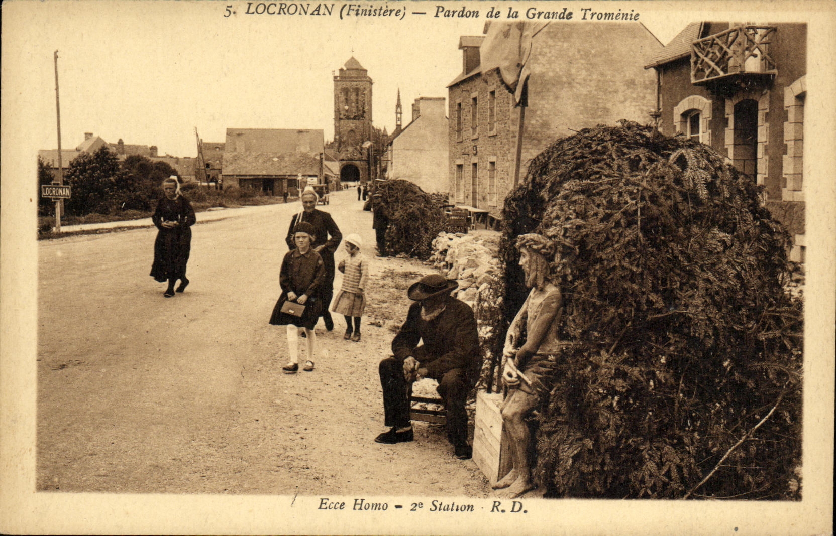 CPA Locronan Pardon de la Grande Tromenie ecce Homo Folklore Costume