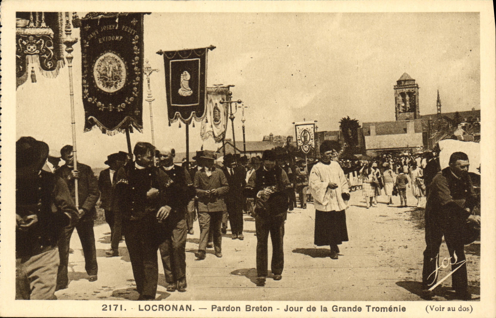 CPA Locronan Pardon Breton Jour de la Grande Tromenie Folklore Costume