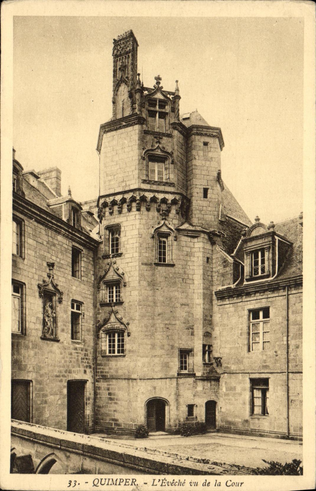 CPA Quimper L Eveche vu de la Cour
