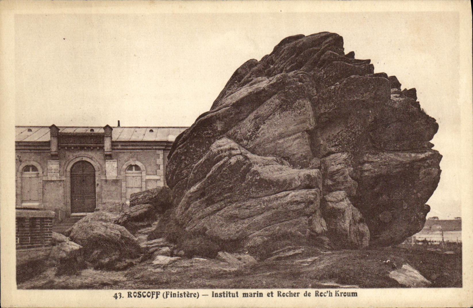 CPA Roscoff Institut marin et Rocher de Rec h kreum
