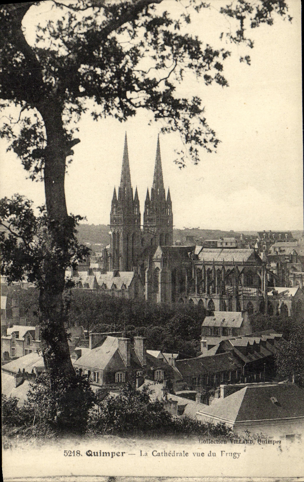 CPA Quimper La Cathedrale vue du Frugy