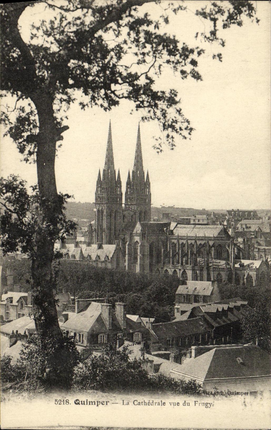 CPA Quimper La Cathedrale vue du Frugy
