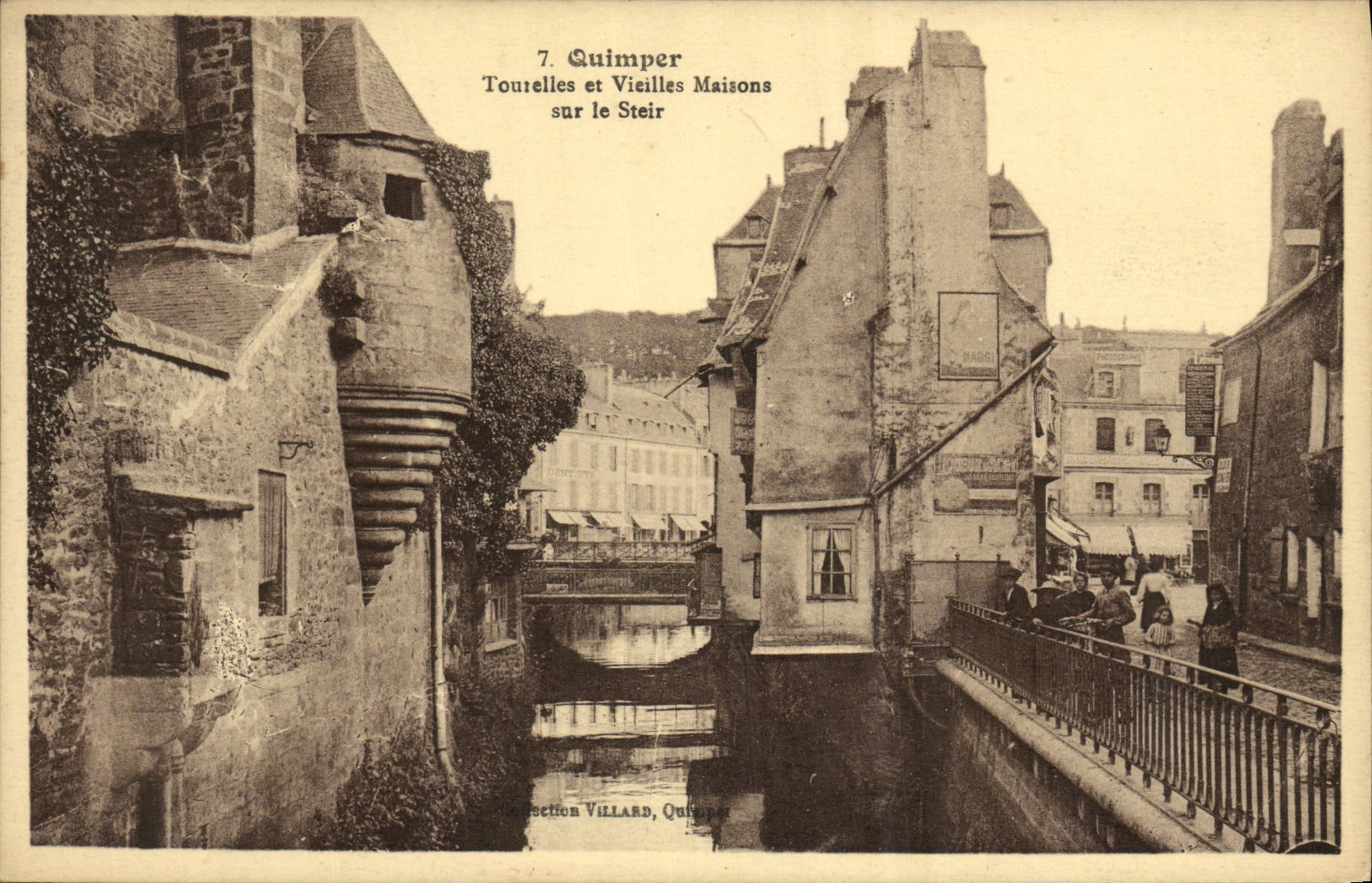 CPA Quimper Tourelles et Vieilles Maisons sur le Steir