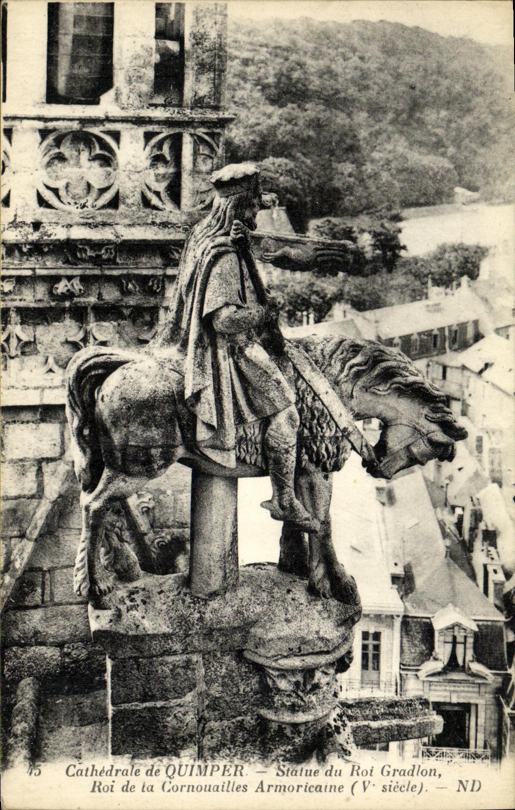 CPA Quimper Cathedrale de Statue du Roi Gradlon Roi de la Cornouailles armoricaine 