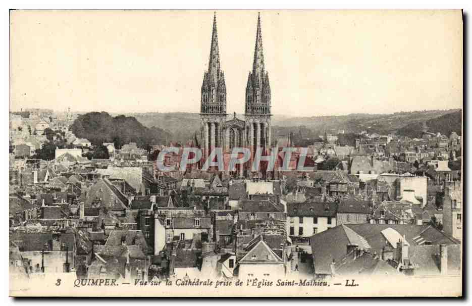 CPA Quimper Vue sur Cathedrale Prise de L Eglise Saint Mathieu