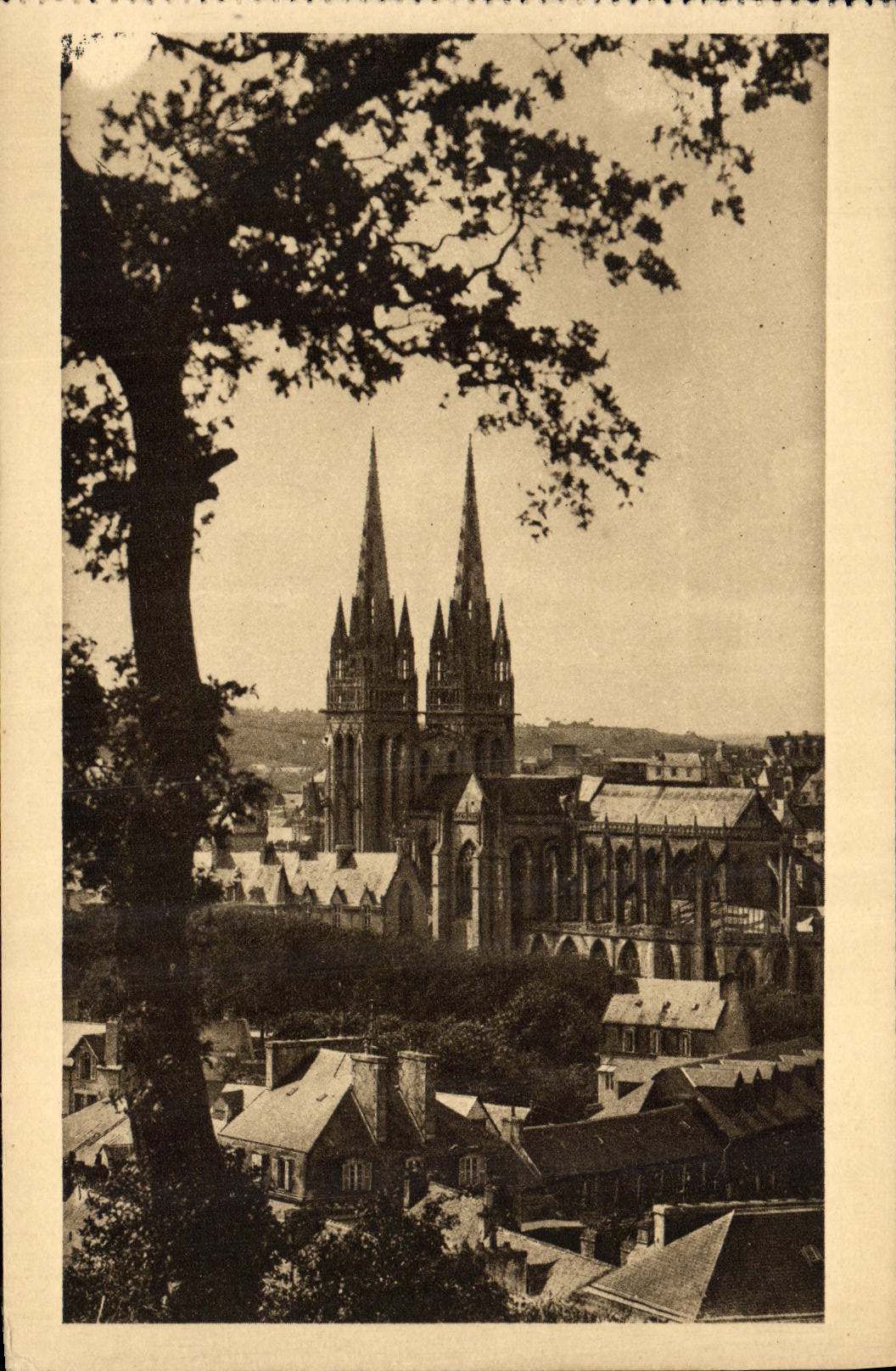 CPA Quimper Cathedrale Vue du Frugy