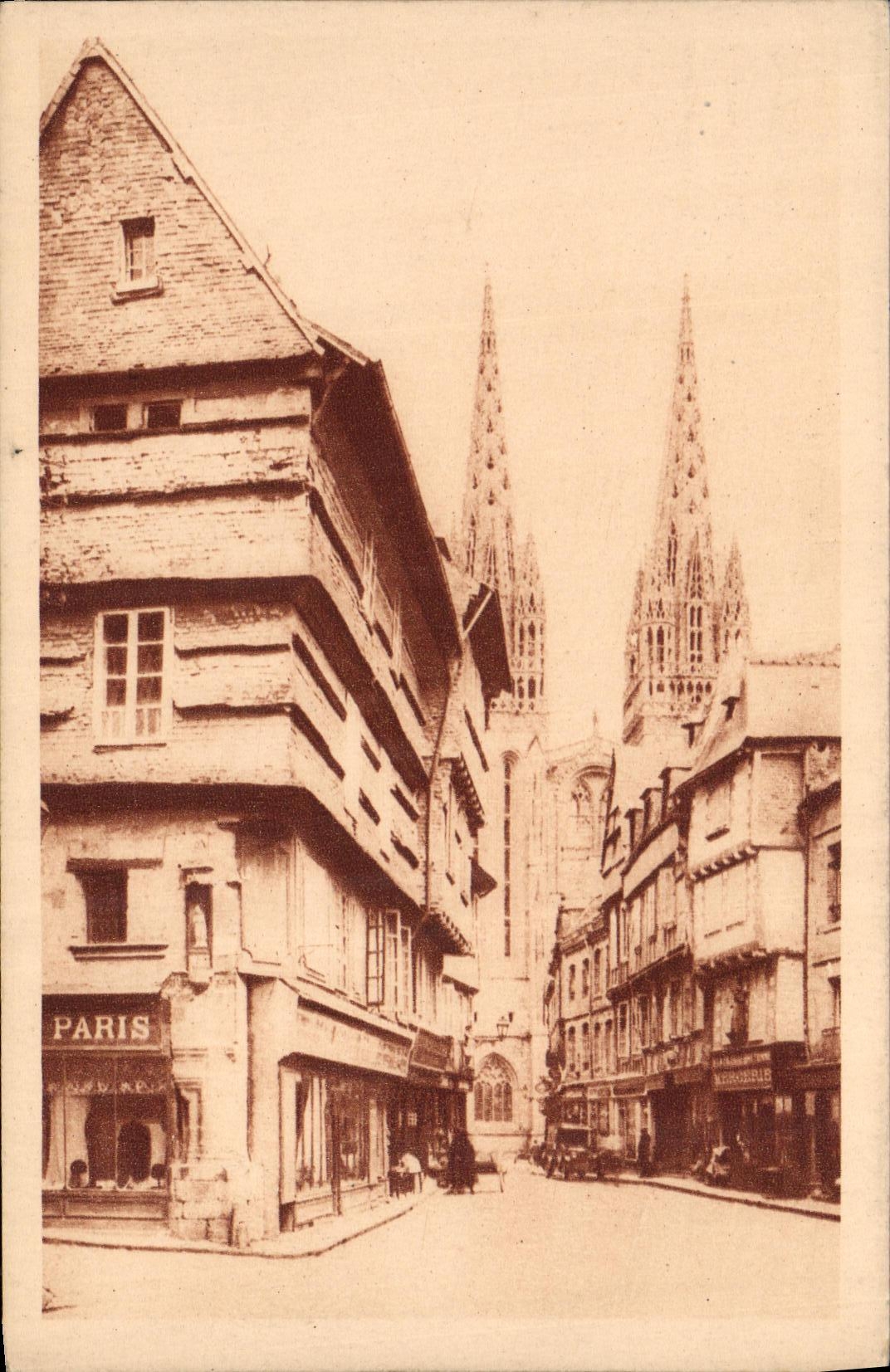 CPA Quimper La rue Kereon et la Cathedrale 