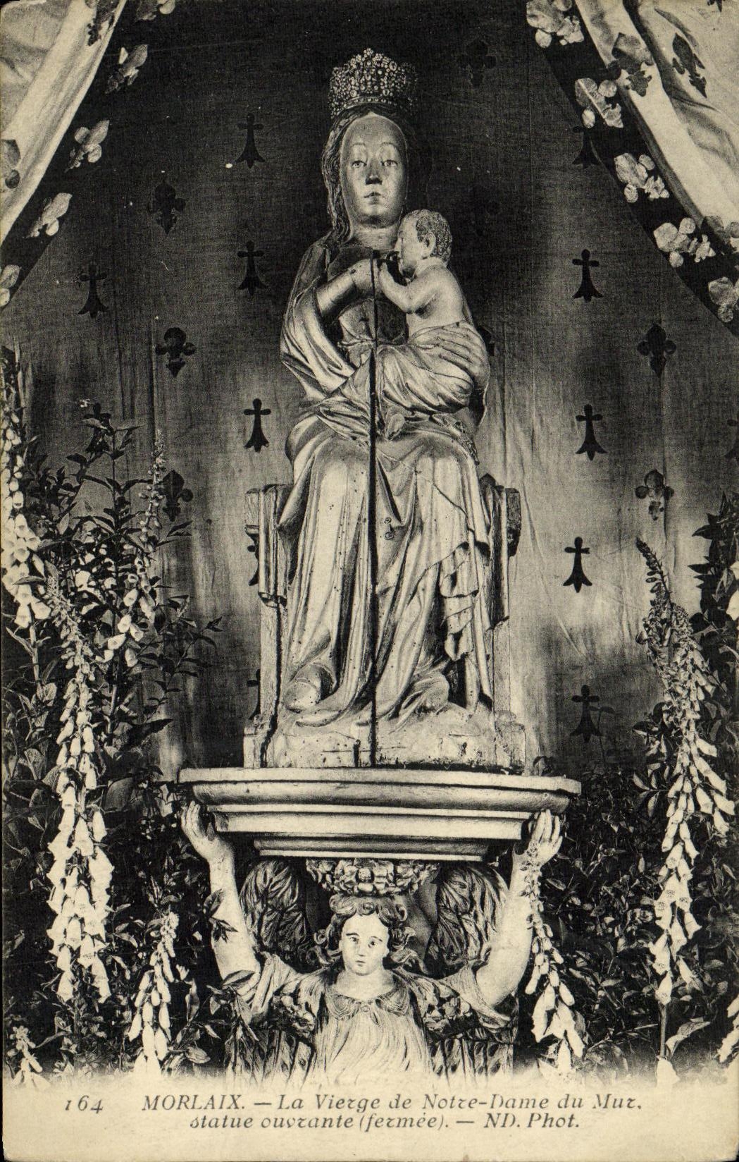 CPA Morlaix La Vierge de Notre Dame du Mut statue courante