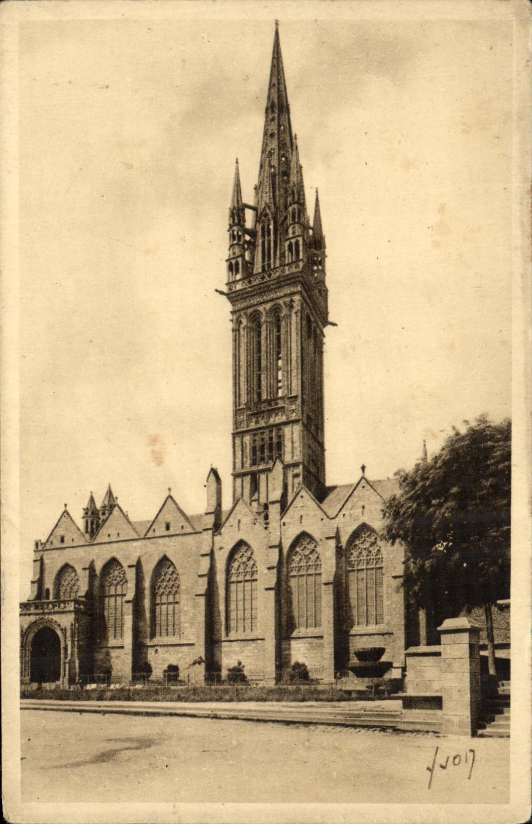 CPA Saint Pol De Leon Chapelle du Creisker 