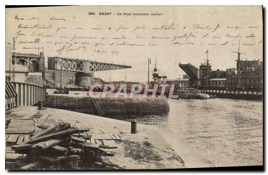 CPA Brest Le Pont tournant ouvert Bateau