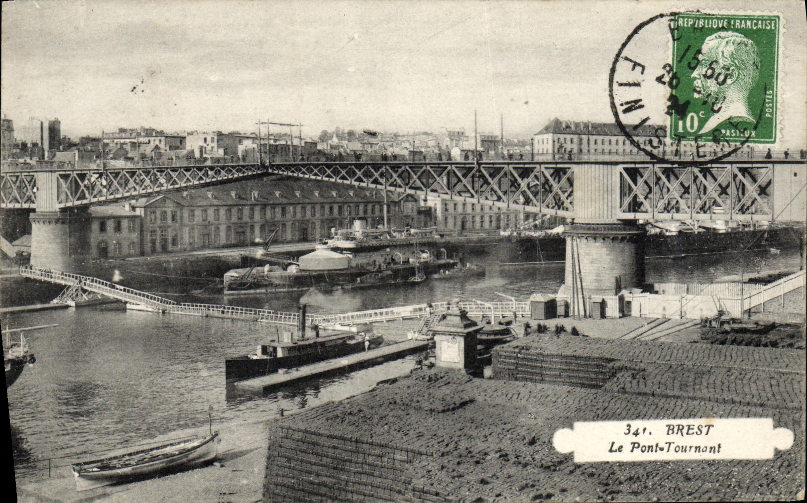 CPA Brest Le Pont Tournant Bateaux