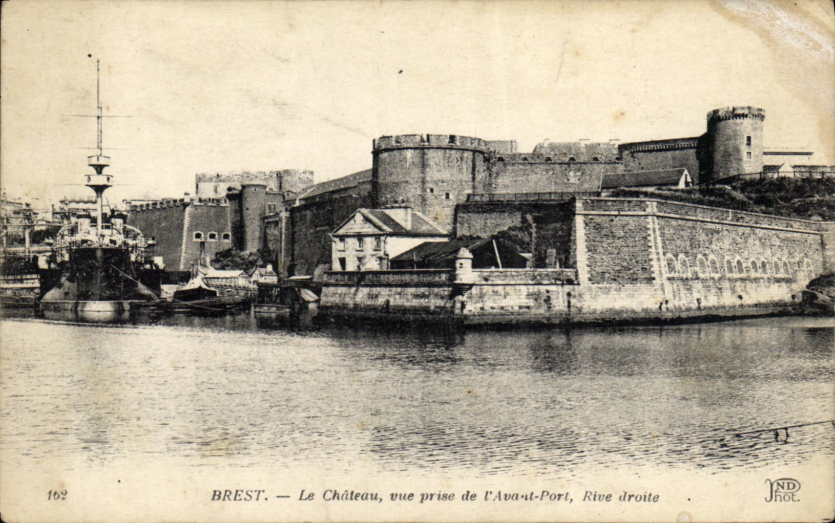 CPA Brest Le Chateau vue prise de l Avant Port Rive droite