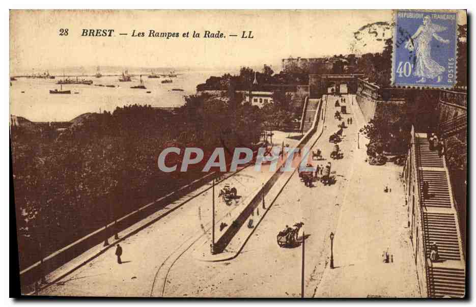 CPA Brest Les Rampes et la Rade