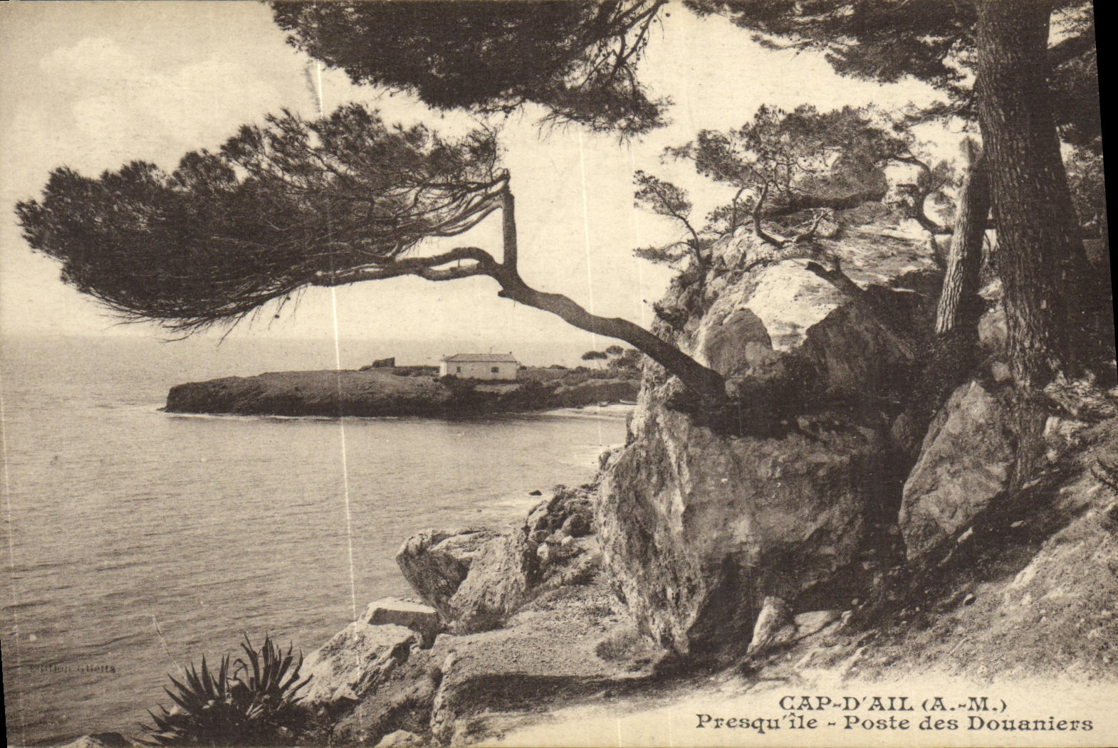 CPA Cap D Ail Presqu ile Poste des Douaniers