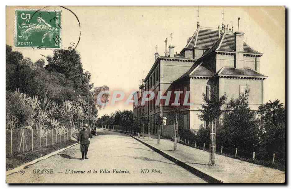 CPA Grasse L avenue et la villa Victoria